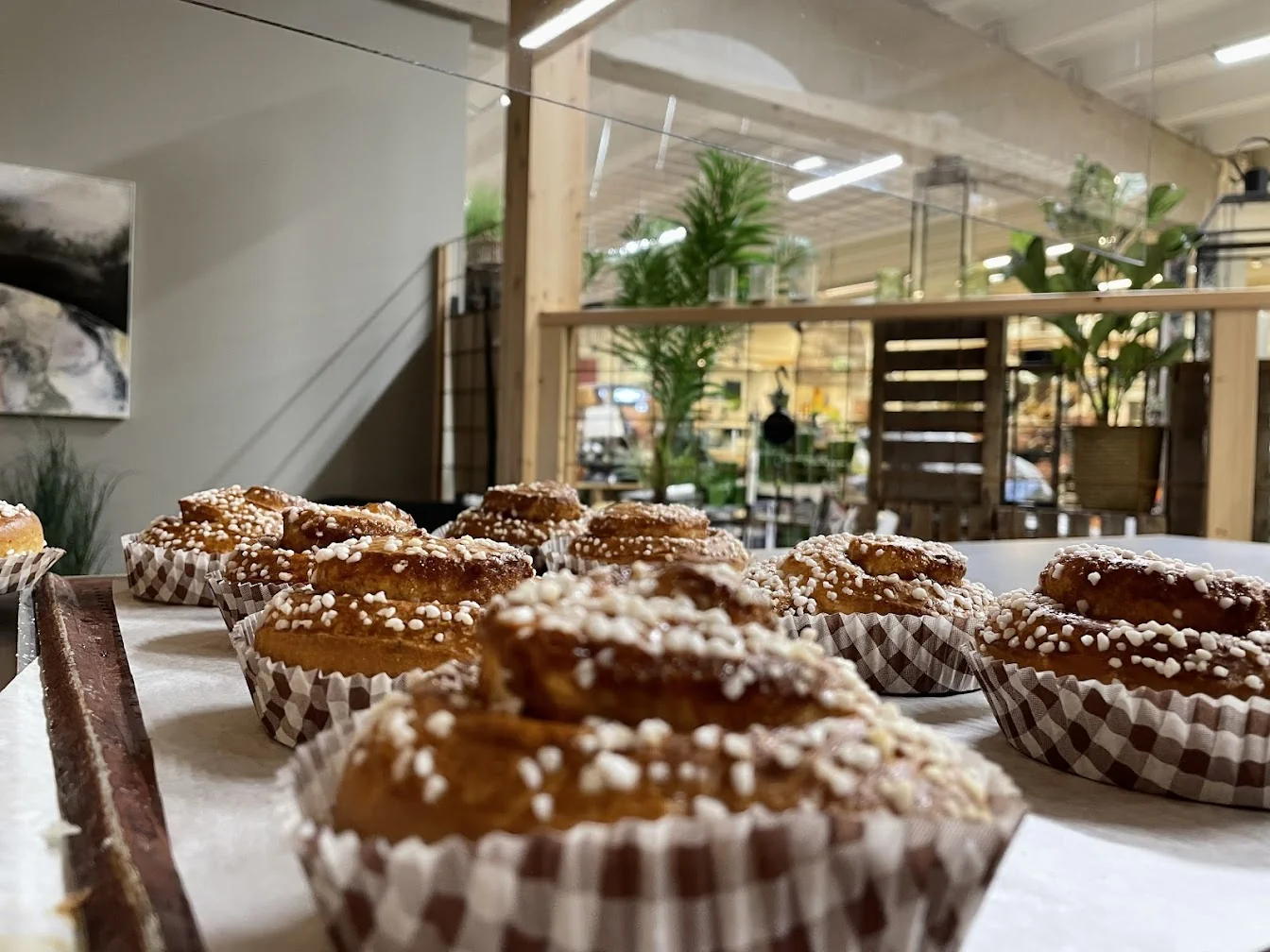 Fika och kakfat från Emanuels Restaurang i Uddevalla